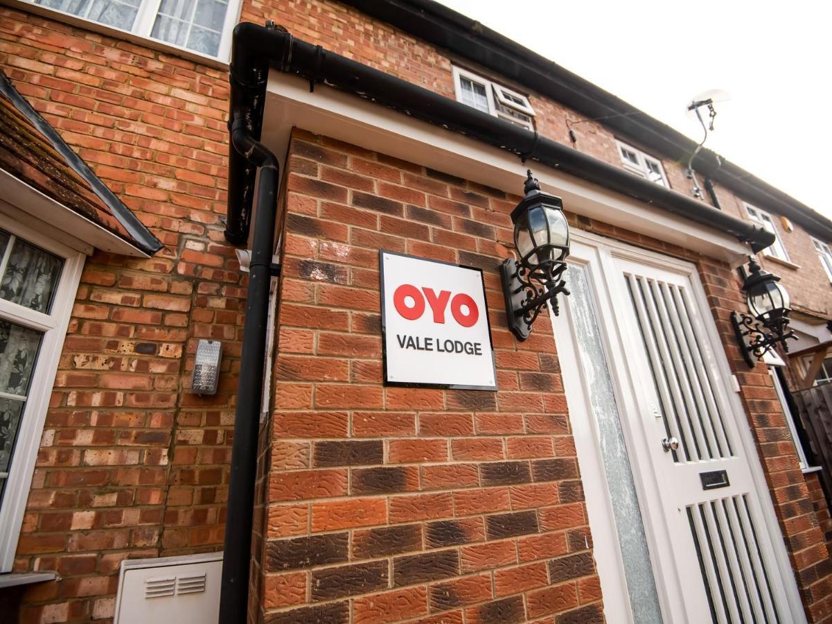 Oyo Vale Lodge Windsor Exterior photo